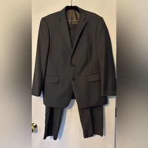 Men’s Renoir suit, gray.